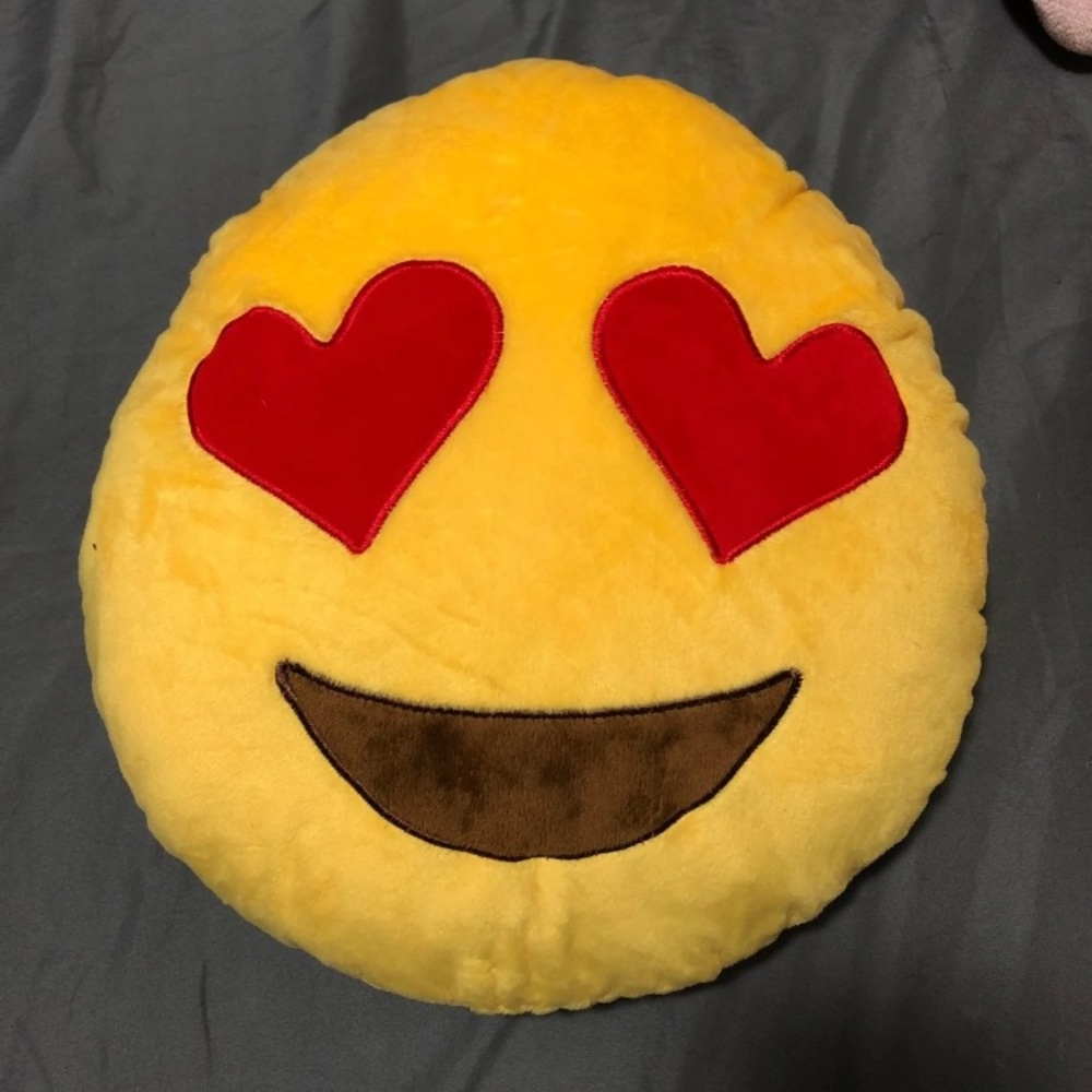 Heart eyes - Emoji pillow
